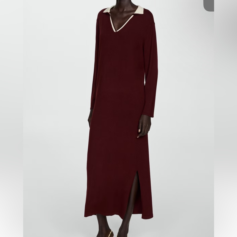 Knitted dress with contrasting collar